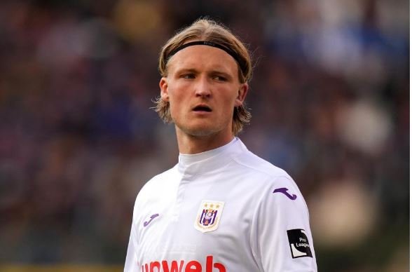 Celtic and Gladbach in Tug-of-War Over Dolberg as Transfer Race Heats Up