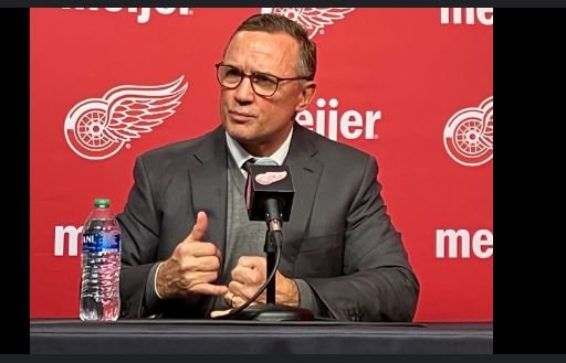 Red Wings Edge Maple Leafs but Lose Raymond to Injury